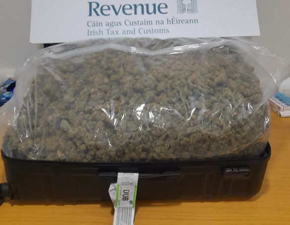 The illicit drugs, which have an estimated value of €184,000, were seized this Monday