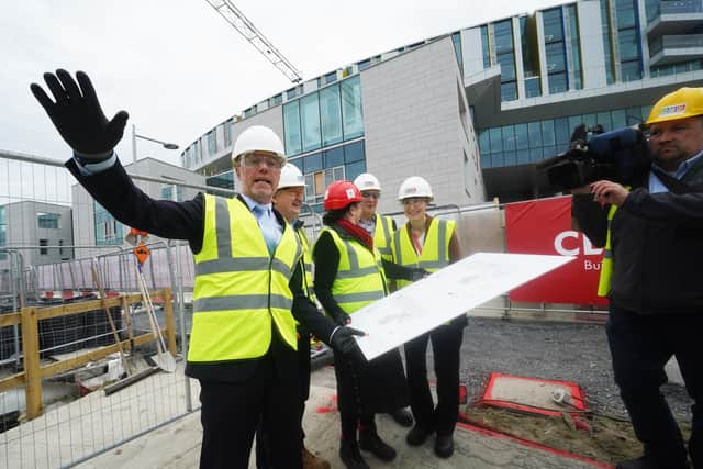 In addition to bedrooms, there will also be communal kitchen facilities where families can prepare meals, as well as shared common areas such as living rooms, playrooms, reading rooms, laundry facilities and outdoor spaces.