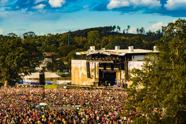 Whether you’re a balletomane or looking for a belly laugh, you’re in for a thespian treat at the brand-new Theatre at Electric Picnic 2022, 2nd- 4th September. One for the drama kings and queens, the culture vultures and those simply seeking a good time, the Theatre promises to have you shouting ‘encore, encore!’ as a stellar line-up of players and prodigies enter stage left to deliver a suite of spectacular performances over the festival weekend. It’s bound to bring arias, arabesques and cabaret to a whole new level. So, take your seats – the show’s about to begin!
