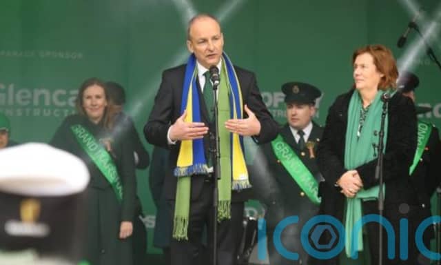 Taoiseach dons both Irish and Ukrainian colours at St Patrick's Day celebration