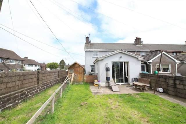 The property has been extended at the rear and comprises of an entrance hallway, living room, kitchen/breakfast area with patio doors opening out to the rear garden.