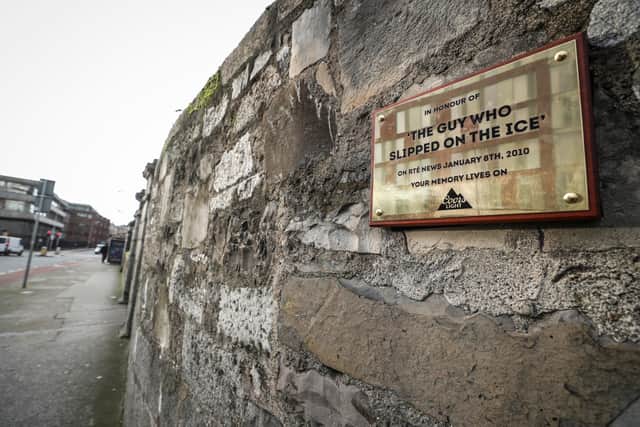 Footage of the report by John Kilraine showed the man slip and fall on the ice-cold pavement while holding a bag that came tumbling down with him on Dublin City Centre’s Church Street near the Four Courts.