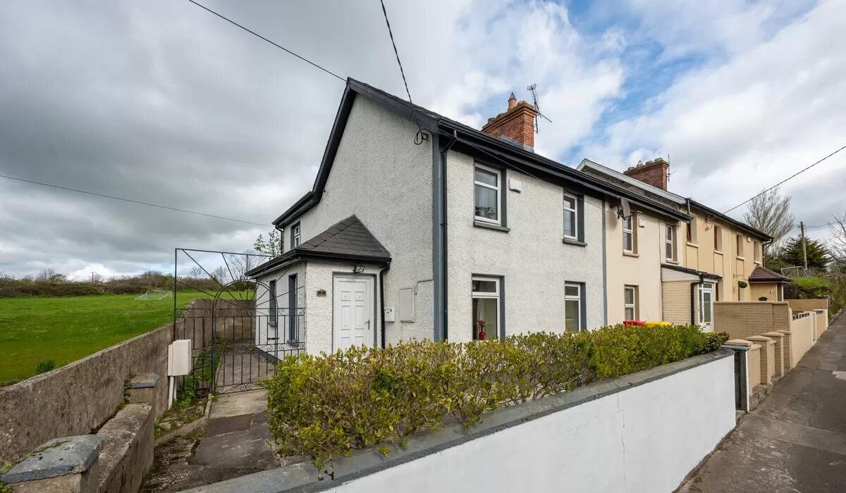 Pill Road property in CarrickonSuir for sale in superb condition