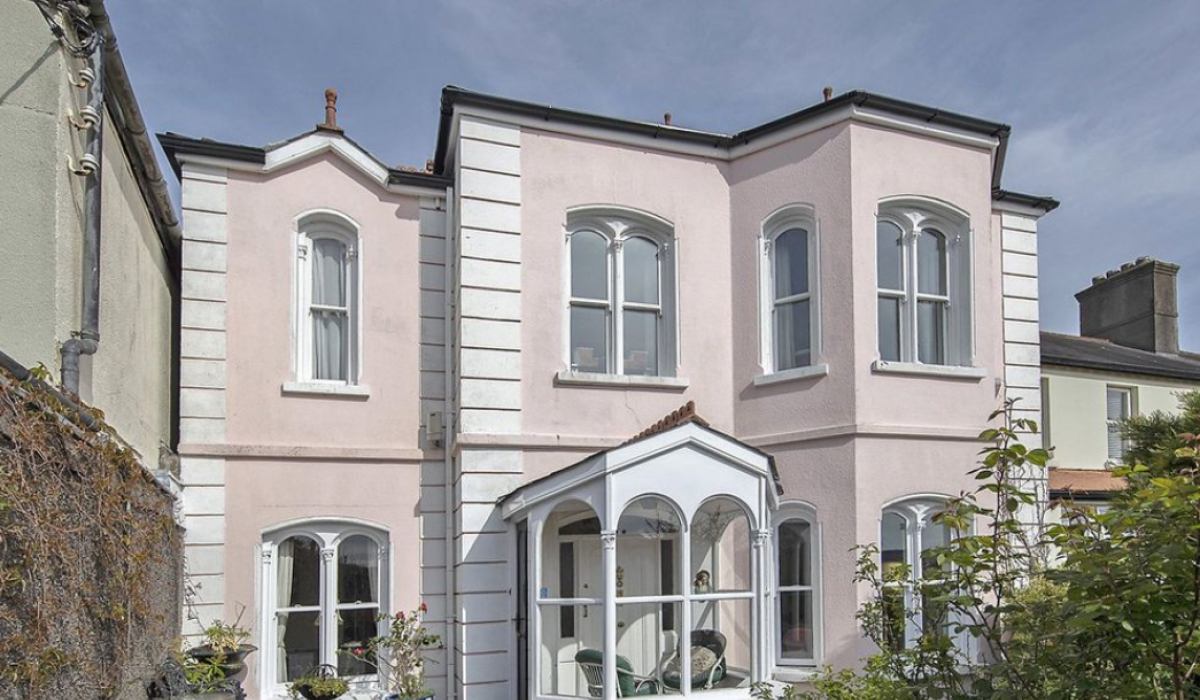 PICTURES Inside the incredible seaside period home in Waterford on