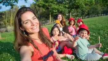 'A window into somebody's home' - Psychotherapist on parent influencers and its affect on children