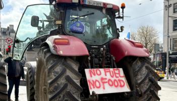 'Keep her lit': Words of encouragement and over &euro;100K given to fuel protestors across Ireland