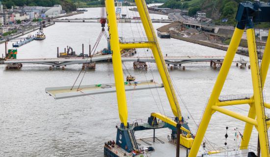 Incredible pictures as last pieces of new Waterford bridge are lifted into place