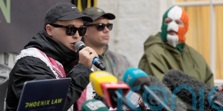 Taoiseach declines to &lsquo;get involved in ping pong&rsquo; between Starmer and Kneecap