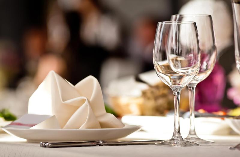 EXPLAINER: Why are restaurants without clusters being closed in Dublin?