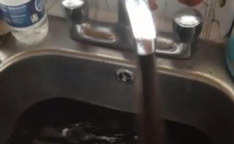 UPDATE: Irish Water respond to viral video of brown tap water at Waterford home 