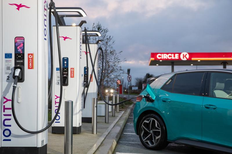 Half of drivers not making electric switch due to inadequate charging network 