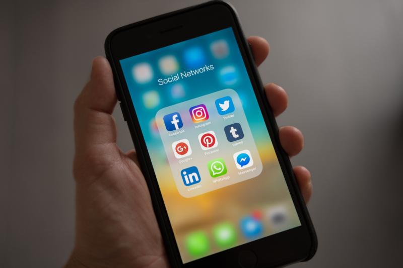 Gardaí issue warnings after man robbed of 5 figure sum from scam text