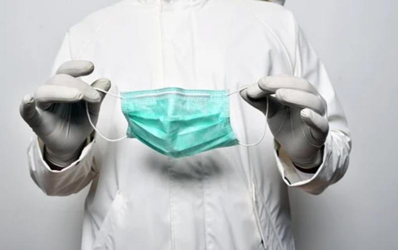 Covid-19 hospital numbers fall to six-week low