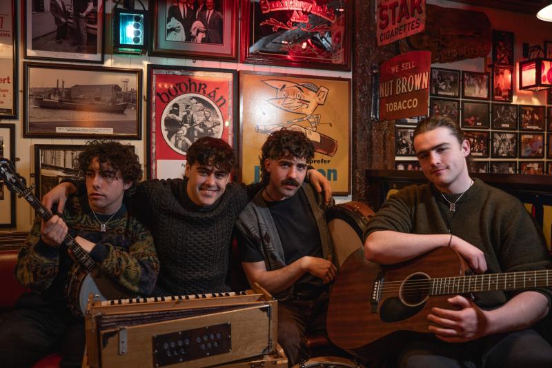 Glastonbury-bound music stars make stop for unreal trad gig in Waterford 