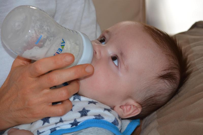 'Do not feed' - Toxin warning to Irish parents as popular baby formula is recalled