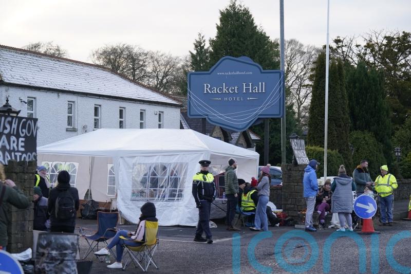 Child asylum seekers ‘upset’ at clashes outside Roscrea hotel, minister says